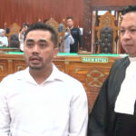 Amsal Christy Sitepu (kiri) divonis bebas. Foto: ipol.id