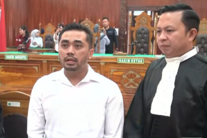 Amsal Christy Sitepu (kiri) divonis bebas. Foto: ipol.id