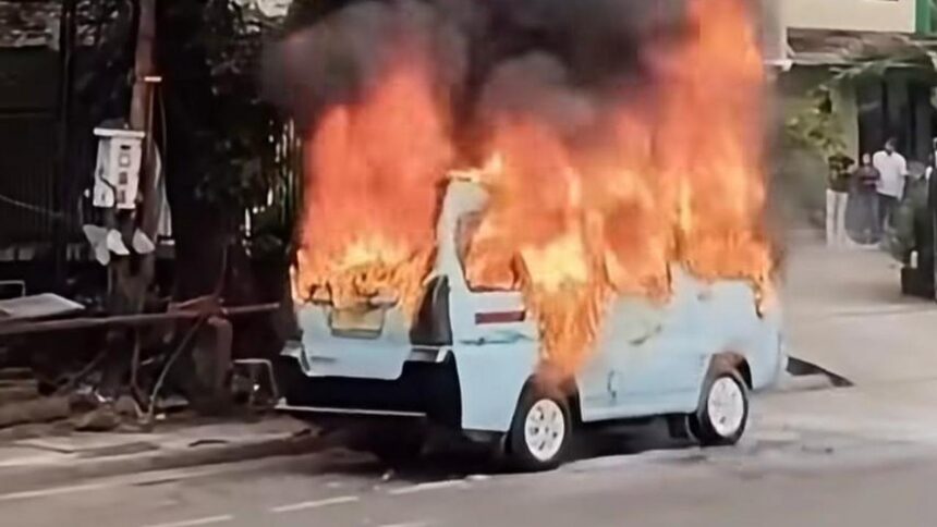 diduga tersinggung saat ditegur sopir angkot dibakar rekannya di tanah abang 25042026 140032