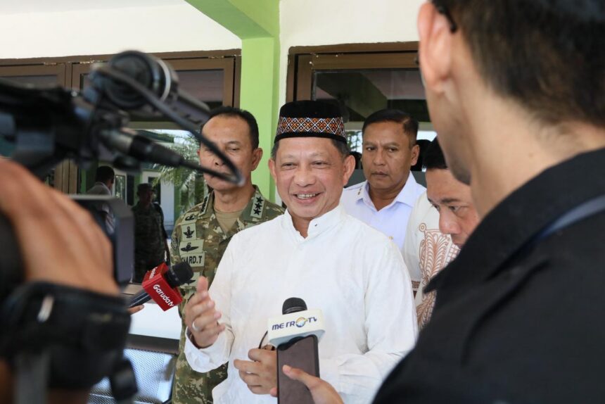 Menteri Dalam Negeri (Mendagri) sekaligus Ketua Satuan Tugas (Kasatgas) Percepatan Rehabilitasi dan Rekonstruksi (PRR) Pascabencana Sumatera Muhammad Tito Karnavian mengungkapkan bahwa Presiden RI Prabowo Subianto mengapresiasi progres cepat pemulihan pascabencana Sumatera. (istimewa).