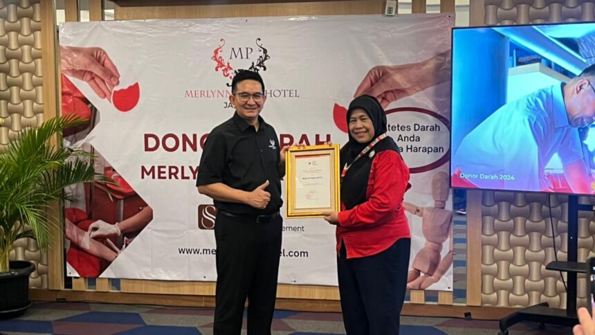 Merlynn Park Hotel Jakarta kembali melaksanakan kegiatan donor darah yang telah menjadi bagian dari program rutin tahunan hotel. (istimewa/dok. Merlynn Park Hotel Jakarta).