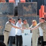 Gubernur Provinsi DKI Jakarta, Pramono Anung bersama Direktur Utama Perumda Pasar Jaya, Agus Himawan, beserta jajaran Pemerintah Provinsi DKI Jakarta dan para pemangku kepentingan lainnya, dalam kegiatan peletakan batu pertama pembangunan Pasar Gardu Asem dan Pasar Kramat Jaya, Jakarta, Senin (6/4/2026). Foto: Ist