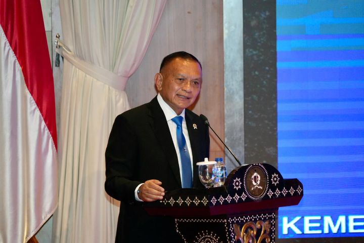 Wakil Menteri Koordinator Bidang Politik dan Keamanan (Wamenko Polkam) Letjen TNI (Purn) Lodewijk F Paulus dalam kuliah umum kepada peserta Program Pendidikan Reguler Angkatan (PPRA) P4N LXIX dan P3N XXVII Tahun Anggaran 2026 di Lemhannas RI, Jakarta, Selasa (7/4/2026). Foto: Dok Kemenko Polkam