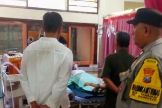 Korban ledakan balon udara mendapat perawatan medis. Foto: dok Humas Polres Blitar