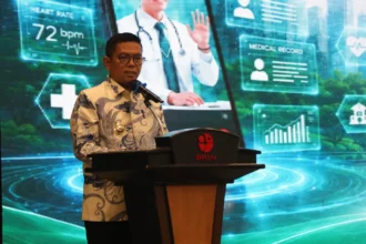ubernur Provinsi Banten, Andra Soni, dalam Seminar Nasional bertajuk “Transformasi Digital Layanan Kesehatan di Indonesia: Model Implementasi Telemedicine dalam Penguatan Sistem Kesehatan Daerah” yang digelar BRIN pada Selasa (19/5). Foto: Dok Humas