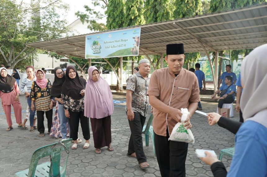 PT Pegadaian menyalurkan hewan kurban pada Hari Raya Idul Adha 1447 Hijriah. Foto: Pegadaian