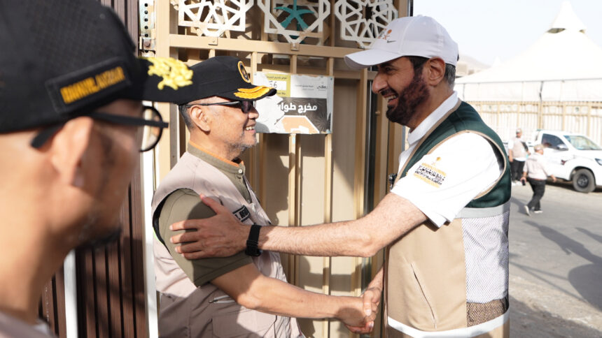 Menteri Haji dan Umrah RI Moch. Irfan Yusuf bersama Menteri Haji dan Umrah Kerajaan Arab Saudi, Dr. Tawfiq bin Fawzan Al-Rabiah. Foto: Kemenhaj
