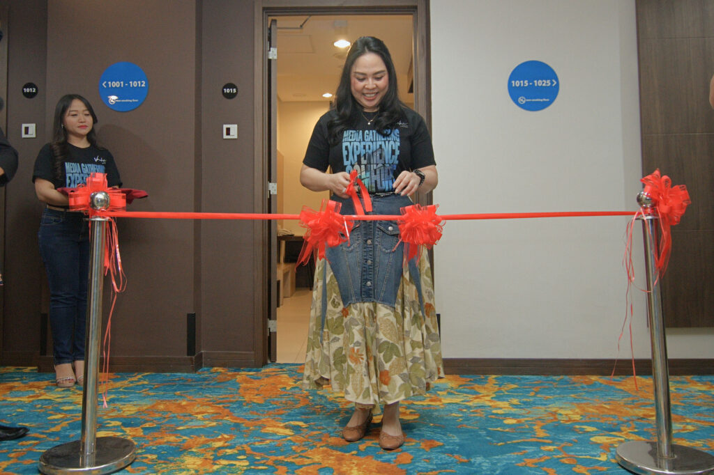 Peresmian tampilan baru interior hotel oleh General Manager Vasaka Hotel Jakarta, Nancy Fenyapwain. (ipol.id/Alidrian Fahwi).