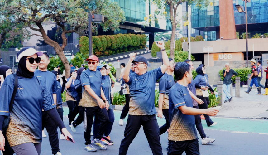 Sebagai salah satu bagian dari Program Promotif Preventif BPJS Kesehatan, BPJS Kesehatan DKI Jakarta menggelar Fun Walk di arena Car Free Day (CFD) Sudirman-Thamrin pada Ahad (24/5/2026) pagi. (istimewa/dok. BPJS Kesehatan).
