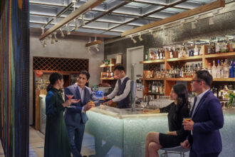 BUNK Lounge & Bar, social hub dinamis di dalam hotel yang menghadirkan pengalaman lifestyle modern. (istimewa/dok. Pullman Jakarta Central Park).