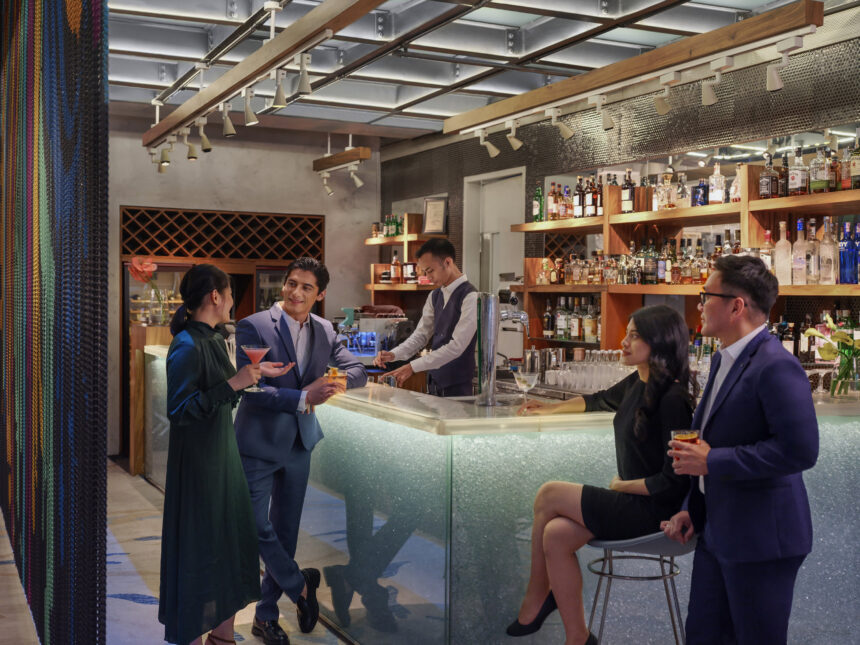 BUNK Lounge & Bar, social hub dinamis di dalam hotel yang menghadirkan pengalaman lifestyle modern. (istimewa/dok. Pullman Jakarta Central Park).
