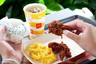 Pembaruan Paket HeBat menghadirkan pilihan menu yang lebih beragam, mulai dari Bubur Ayam McD, Beef Burger Deluxe, McSpaghetti Ayam McD, Nasi Uduk McD, hingga Korean Soy Garlic Wings, yang siap menjadi solusi bersantap yang praktis, terjangkau, dan bisa dinikmati di berbagai momen tanpa perlu kompromi. (istimewa/dok. McDonald’s Indonesia).