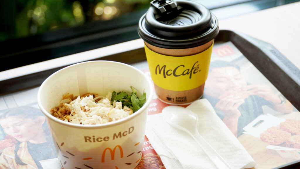 Pembaruan Paket HeBat menghadirkan pilihan menu yang lebih beragam, mulai dari Bubur Ayam McD, Beef Burger Deluxe, McSpaghetti Ayam McD, Nasi Uduk McD, hingga Korean Soy Garlic Wings, yang siap menjadi solusi bersantap yang praktis, terjangkau, dan bisa dinikmati di berbagai momen tanpa perlu kompromi. (istimewa/dok. McDonald’s Indonesia).