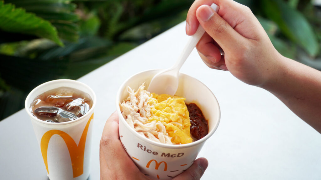 Pembaruan Paket HeBat menghadirkan pilihan menu yang lebih beragam, mulai dari Bubur Ayam McD, Beef Burger Deluxe, McSpaghetti Ayam McD, Nasi Uduk McD, hingga Korean Soy Garlic Wings, yang siap menjadi solusi bersantap yang praktis, terjangkau, dan bisa dinikmati di berbagai momen tanpa perlu kompromi. (istimewa/dok. McDonald’s Indonesia).