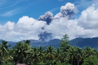 Gunung Dukono kembali erupsi, Rabu (13/5/2026). Foto PVMBG