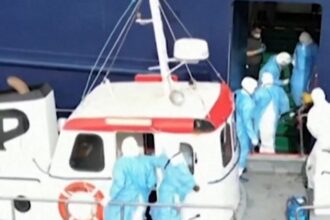 Penumpang di atas kapal pesiar dengan dugaan Hantavirus dievakuasi. Foto: Tangkapan layar video X