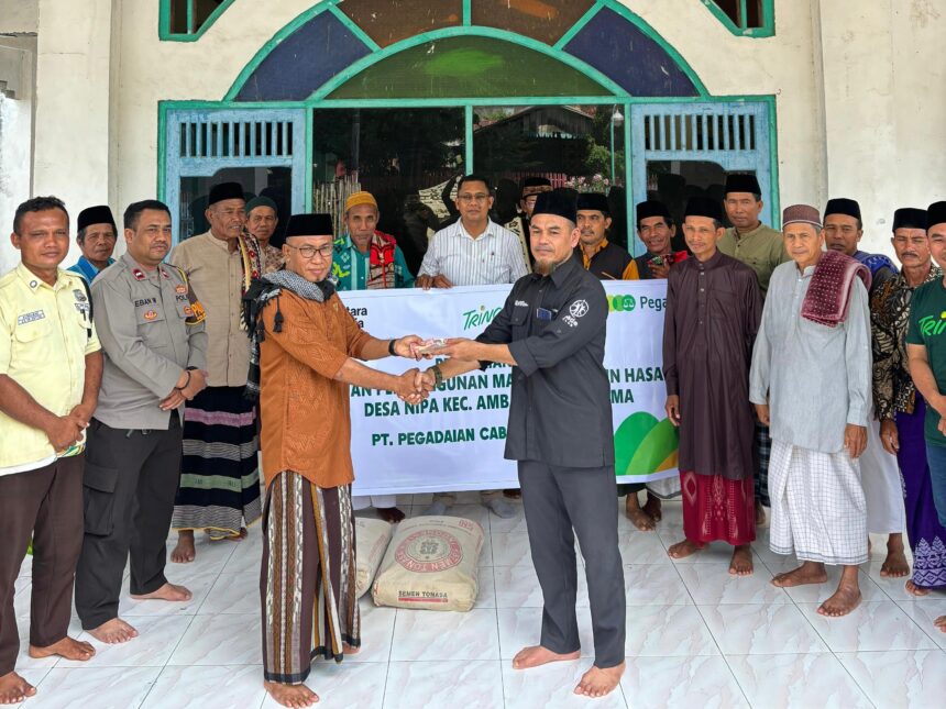 Pegadaian Rasanae menyalurkan bantuan kepada Masjid Uswatun Hasanah yang berlokasi di Nipa, Kecamatan Ambalawi, Kabupaten Bima. Foto: Dok Pegadaian