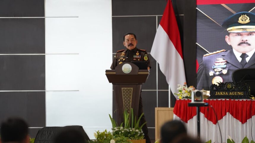Jaksa Agung ST Burhanuddin saat memberikan pengarahan saat melakukan kunjungan kerja di Kejati Sulteng, Kamis (7/5/2026) hingga Jumat (8/5/2026). Foto: Puspenkum Kejaksaan Agung
