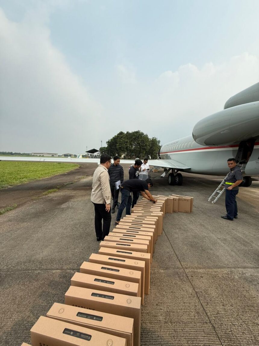 Unit Modem dan telpon seliler tiba di Miangas Puoau Terdepan RI di Sulawesi Utara. Foto: Dok Kemkomdigi
