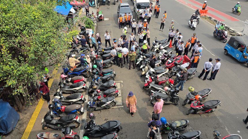 Parkir liar yang ada di Jakarta. Foto: Istimewa