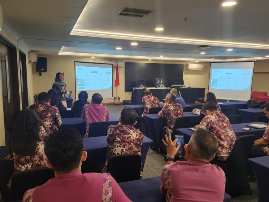 BPJS melakukan sosialisasi pada mitra pekerja Favehotel Cililitan Jakarta. Foto: Dok Humas