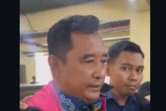 Eks Pj Gubernur Sulsel, Bahtiar Baharuddin saat memberikan keterangan kepada wartawan di Gedung Kejati Sulsel, Kamis (7/5/2026). Foto: Tangkap layar video (Ist)