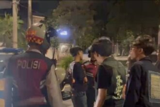 Aparat Polda Metro Jaya saat menggelar patroli malam di sejumlah lokasi di Jakarta Pusat dan Jakarta Barat. Foto: Tangkap layar video (ist)