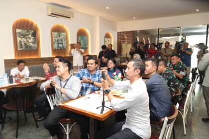 Kegiatan silaturahmi awak media dengan jajaran Dinas Penerangan Angkatan Darat (Dispenad). Foto: Dispenad