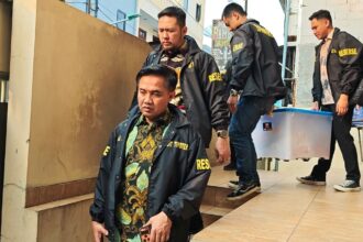 Tim penyidik Subdit 1 Dittipidter Bareskrim Polri melakukan penggeledahan di kantor PT MMS yang berada di Jalan Ampera IV, Pademangan, Jakarta Utara. Foto: Dok Bareskrim Polri