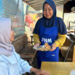Kisah Evanti menjadi bukti nyata bahwa dukungan Holding Ultra Mikro BRI Group dapat mendorong pelaku usaha tumbuh dan berkembang sekaligus memperluas akses layanan keuangan bagi masyarakat sekitar. Foto: Dok BRI