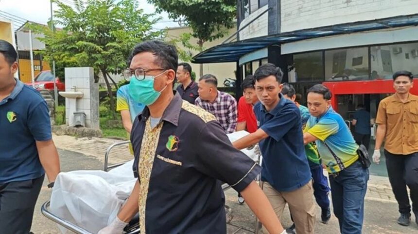 Brigpol Arya Supena saat dievakuasi ke RS Bhayangkara, Lampung. Foto: Ist
