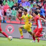 Semen Padang FC vs Persebaya Surabaya. Foto: Ileague