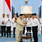 Presiden Prabowo Subianto menerima Komisi Percepatan Reformasi Polri (KPRP) di Istana Merdeka, Jakarta, Selasa (5/5/2026). Foto: BPMI Setpres