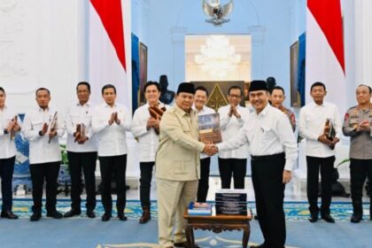 Presiden Prabowo Subianto menerima Komisi Percepatan Reformasi Polri (KPRP) di Istana Merdeka, Jakarta, Selasa (5/5/2026). Foto: BPMI Setpres