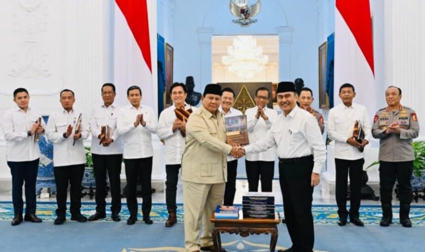 Presiden Prabowo Subianto menerima Komisi Percepatan Reformasi Polri (KPRP) di Istana Merdeka, Jakarta, Selasa (5/5/2026). Foto: BPMI Setpres