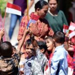 Masyarakat Miangas, Kabupaten Kepulauan Talaud, Provinsi Sulawesi Utara, menyambut kedatangan Presiden Prabowo Subianto, Sabtu (9/5/2026). Foto: BPMI Setpres
