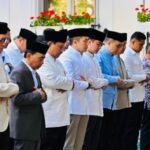 Presiden Prabowo Subianto melaksanakan salat Idul Adha di Paris, Prancis, Rabu (27/5.2026). Foto: BPMI Setpres