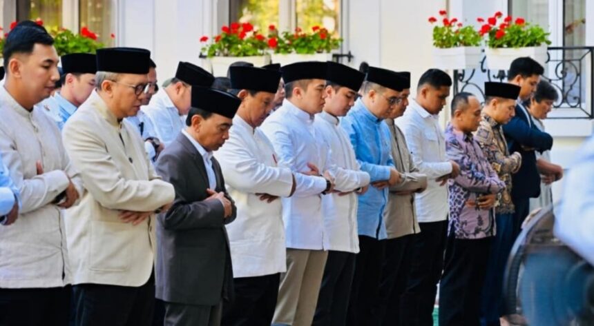 Presiden Prabowo Subianto melaksanakan salat Idul Adha di Paris, Prancis, Rabu (27/5.2026). Foto: BPMI Setpres
