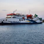 PT ASDP Indonesia Ferry (Persero) berkomitmen menghadirkan layanan penyeberangan yang lebih tertib, aman, dan modern melalui penerapan sistem pembelian tiket sepenuhnya daring pada lintasan Pelabuhan Ulee Lheue – Pelabuhan Balohan. (istimewa/dok ASDP).