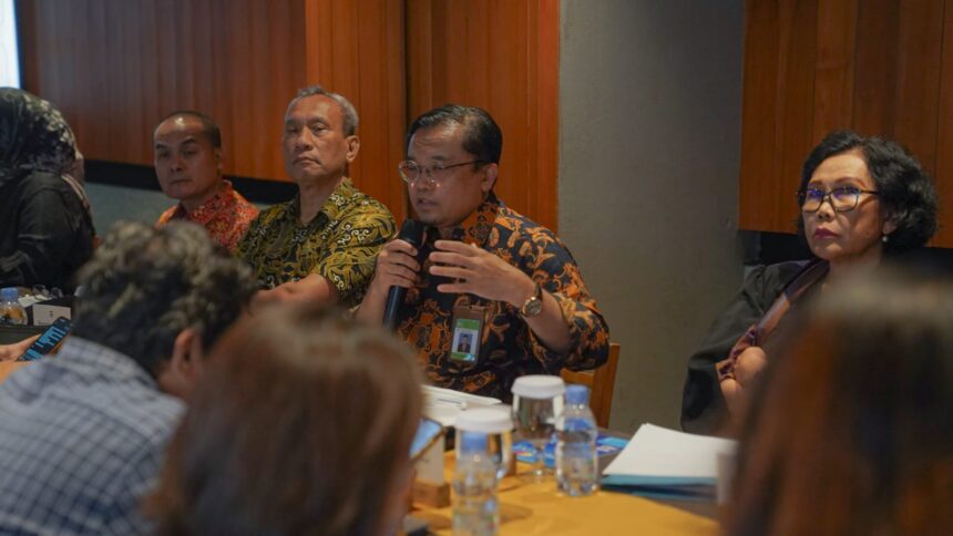Direktur Jenderal PAUD, Pendidikan Dasar, dan Pendidikan Nonformal dan Informal Kemendikdasmen, Gogot Suharwoto, menegaskan revitalisasi tidak hanya pembangunan fisik, tetapi pendekatan menyeluruh yang melibatkan masyarakat. Foto: Kemkomdigi