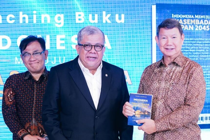 Wakil Menteri PKP Fahri Hamzah meluncurkan buku Indonesia Menuju Swasembada Papan 2045, Kamis (21/5/2026). Foto: Ist