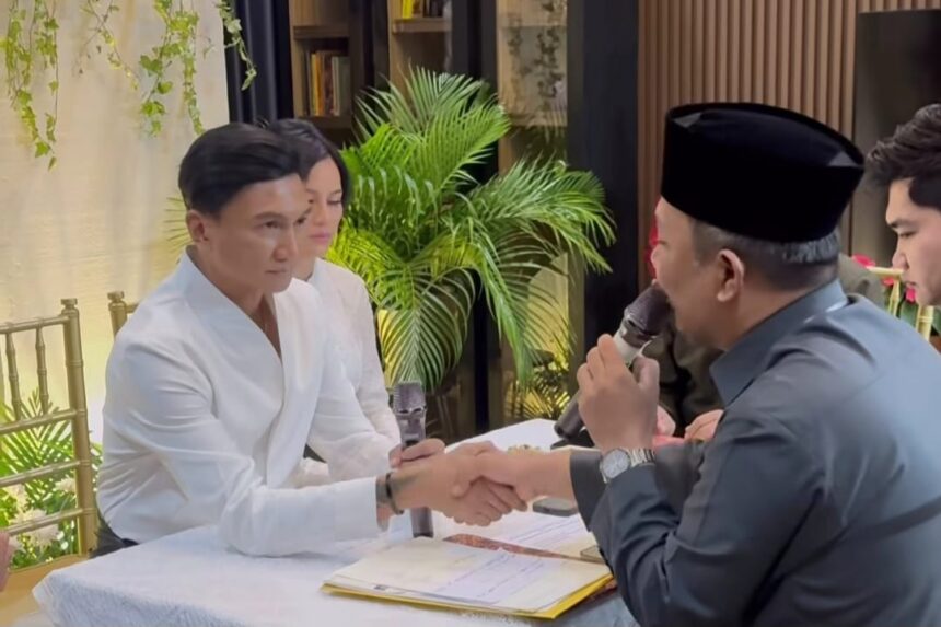 Momen Anji menikah dengan Bernama Desmiliana Ariyana. Foto: Tangkapan layar Instagram@putrasiregarr17