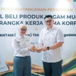 PT Pegadaian dan PT ANTAM menandatangani Perjanjian Jual Beli Produk Logam Mulia. Foto: Ist