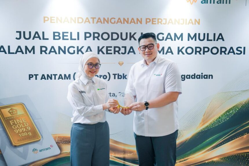PT Pegadaian dan PT ANTAM menandatangani Perjanjian Jual Beli Produk Logam Mulia. Foto: Ist
