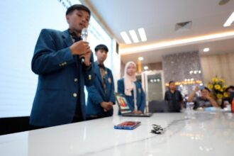 Robot serangga hibrida diperkenalkan Universitas Diponegoro kepada Kepala BNPB Suharyanto saat melakukan simulasi di Graha BNPB, Rawamangun, Jakarta Timur, Kamis (7/5/2026). Foto: Ist
