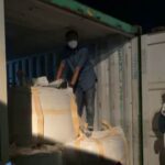Sejumlah kontainer milik PT PMM yang dibongkar paksa diduga oleh petugas di Batam, Kepulauan Riau, Minggu (24/5/2026). Foto: Ist