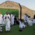 Sejumlah jamaah Marco Tour Travel khusyuk berdoa saat menjalankan ibadah haji di Tanah Suci Makkah, Rabu (27/5/2026). Foto: Ist