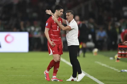 Pelatih John Herdman dan timnas PSSI Senior. Foto : Ist