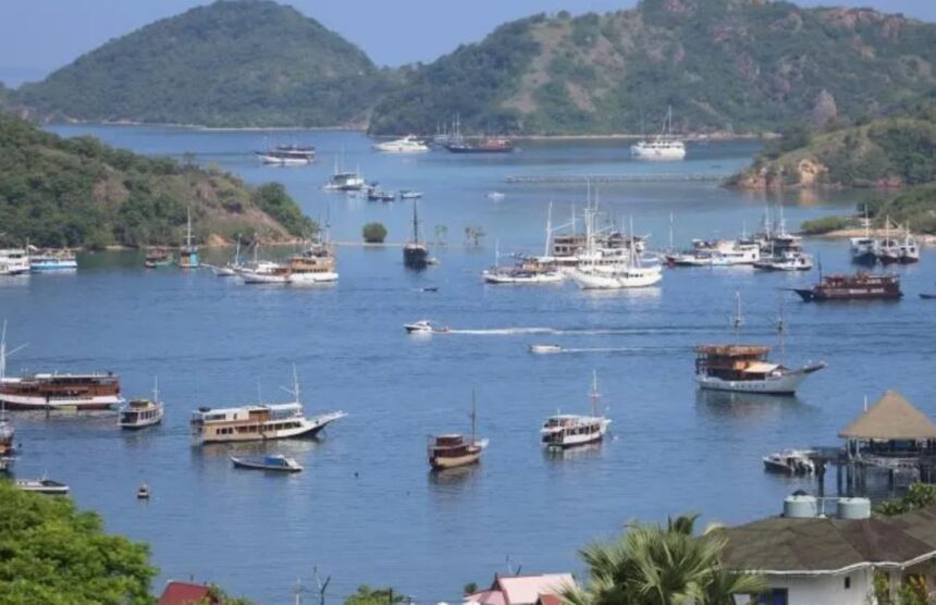 labuan bajo pemandangan t polri