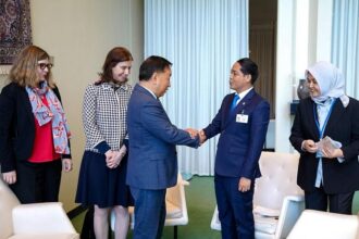 Menhut Raja Juli saat bertemu pejabat FAO, Zhimin Wu. Foto: Dok Humas